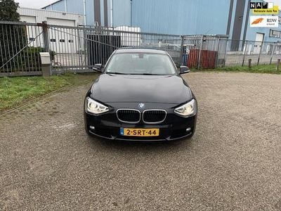 Zwart Gebruikt 2013 BMW 114 Hatchback | € 3.699 (Super prijs)