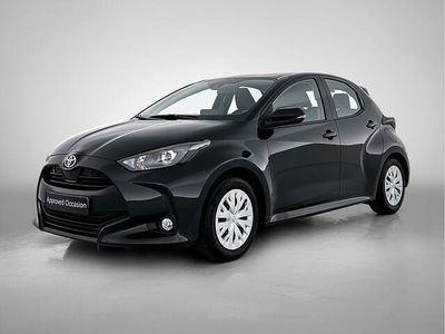 Zwart metallic Gebruikt 2022 Toyota Yaris Business Edition Hatchback | € 19.950 (Eerlijke prijs)