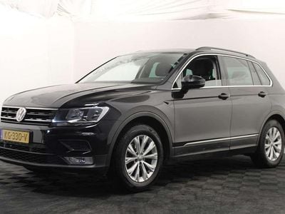 Zwart (metallic) Gebruikt 2016 VW Tiguan Comfortline SUV | € 9.999