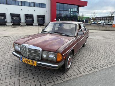 Occasion Mercedes 200 94 PK (69 kW) 1980 Rood Sedan