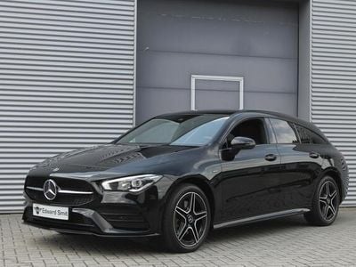 Occasion Mercedes CLA250 Shooting Brake AMG line 160 PK (117 kW) 2021 Zwart, metallic lak Stationwagen