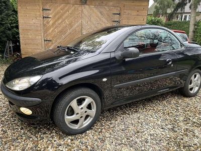 Zwart Gebruikt 2002 Peugeot 206 Cabriolet | € 4.500