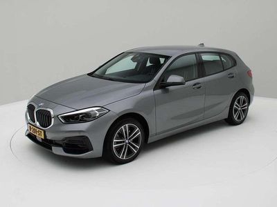 Grijs Gebruikt 2022 BMW 116 Sport Line Hatchback | € 23.550 (Eerlijke prijs)