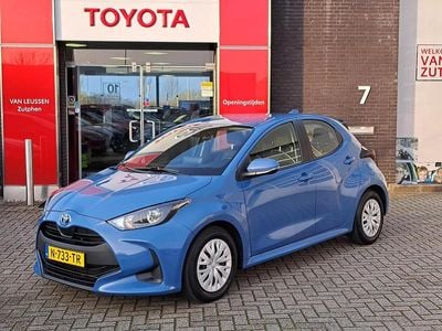 Blauw Gebruikt 2022 Toyota Yaris Hybrid Hatchback | € 19.400 (Goede deal)