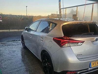 Toyota Auris Hybrid
