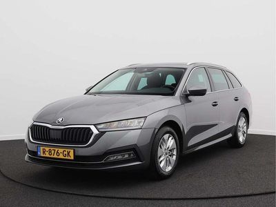 Grijs Occasion 2022 Skoda Octavia Ambition Stationwagen | € 19.450 (Eerlijke prijs)