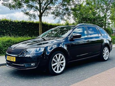 Zwart Gebruikt 2013 Skoda Octavia Stationwagen | € 7.000 (Iets duurder)