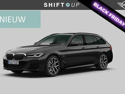 Zwart Gebruikt 2023 BMW 530e M Sport Stationwagen | € 43.940 (Eerlijke prijs)