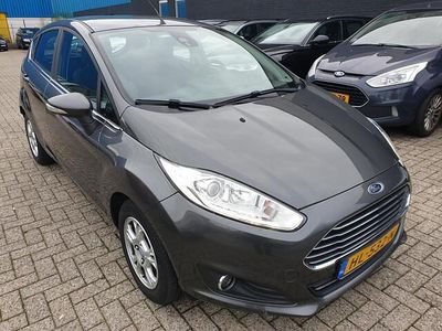 Grijs Gebruikt 2015 Ford Fiesta Titanium Hatchback | € 3.999 (Eerlijke prijs)