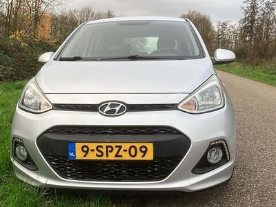 Grijs (metallic) Gebruikt 2013 Hyundai i10 Comfort Hatchback | € 6.100 (Duur)