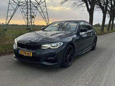 Grijs (metallic) Gebruikt 2020 BMW 330 M Sport Sedan | € 32.875 (Eerlijke prijs)
