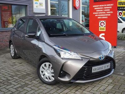 Grijs (metallic) Gebruikt 2017 Toyota Yaris Hybrid Hatchback | € 14.950 (Goede deal)