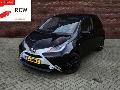 Zwart Gebruikt 2016 Toyota Aygo X-wave Hatchback | € 7.995 (Eerlijke prijs)