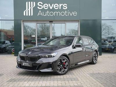 Grijs Occasion 2025 BMW 550e M Sport Stationwagen | € 89.888 (Iets duurder)