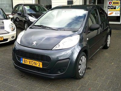 Grijs Gebruikt 2012 Peugeot 107 Access Hatchback | € 2.450 (Iets duurder)