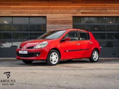 Rood Gebruikt 2007 Renault Clio II Dynamique Hatchback | € 2.450 (Eerlijke prijs)