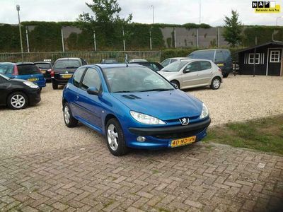 tweedehands Peugeot 206 206 1.4 XR Challenge Zeer mooie peu1.4 en zeer lux,s 15x staan