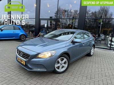 Blauw (metallic) Occasion 2013 Volvo V40 Momentum Hatchback | € 10.944 (Eerlijke prijs)