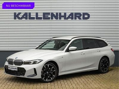 Wit (metallic) Gebruikt 2024 BMW 330e M Sport Stationwagen | € 49.875 (Eerlijke prijs)