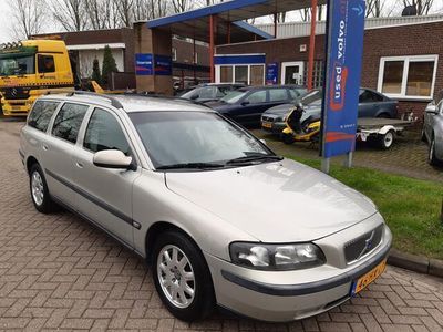 tweedehands Volvo V70 2.4 140 PK 5 versn. LPG G3 onderbouw