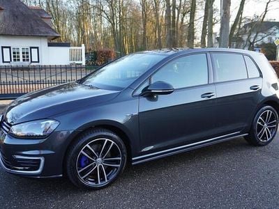 Zwart (metallic) Gebruikt 2015 VW Golf VII GTE Hatchback | € 13.900 (Eerlijke prijs)