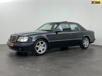 Zwart, metallic lak Occasion 1995 Mercedes E500 Edition Sedan | € 125.000