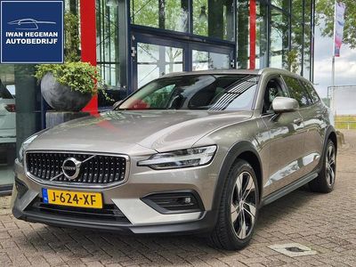 Grijs Occasion 2020 Volvo V60 CC Pro Stationwagen | € 33.890 (Goede deal)