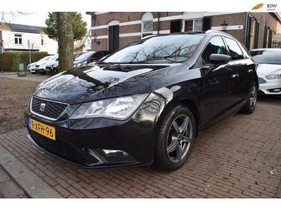 Zwart (metallic) Occasion 2014 Seat Leon ST Ecomotive Stationwagen | € 5.750 (Eerlijke prijs)