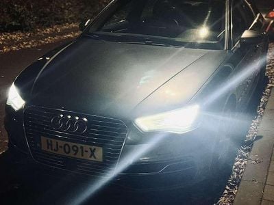 Grijs Gebruikt 2015 Audi A3 e-tron Hatchback | € 12.000 (Duur)