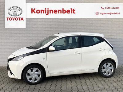 Wit Occasion 2014 Toyota Aygo X-play Hatchback | € 7.995 (Duur)