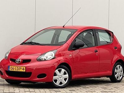 Rood Gebruikt 2010 Toyota Aygo Hatchback | € 2.990 (Eerlijke prijs)