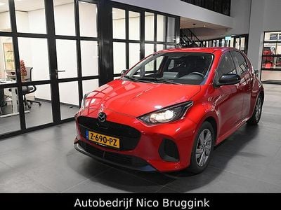Rood Gebruikt 2024 Mazda 2 Exclusive-Line Hatchback | € 24.950 (Eerlijke prijs)