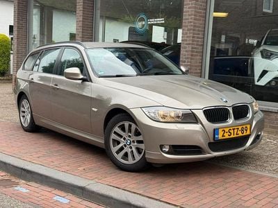 Bruin Gebruikt 2012 BMW 318 Luxury Line Stationwagen | € 8.440 (Eerlijke prijs)