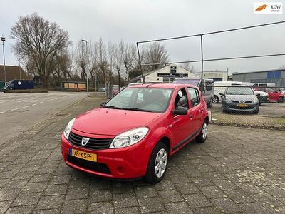 Rood Gebruikt 2010 Dacia Sandero Ambiance Hatchback | € 1.999 (Eerlijke prijs)