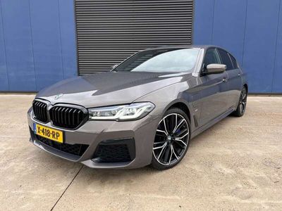 tweedehands BMW 545 5-serie 545e xDrive PHEV M-Sport Alvitgrau