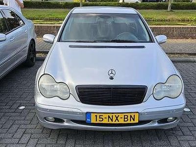 Zilver Gebruikt 2004 Mercedes C180 Classic Sedan | € 3.250 (Duur)