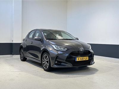 Grijs Occasion 2021 Toyota Yaris Hybrid Hatchback | € 18.949 (Eerlijke prijs)