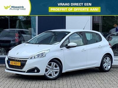 Wit Gebruikt 2019 Peugeot 208 Signature Sky Hatchback | € 10.435 (Eerlijke prijs)