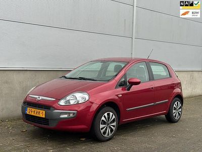 Rood (metallic) Gebruikt 2010 Fiat Punto Evo Dynamic Hatchback | € 2.999 (Eerlijke prijs)