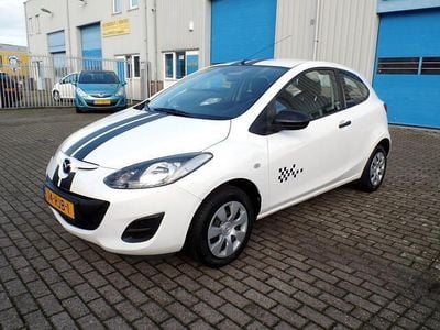 Wit (metallic) Gebruikt 2011 Mazda 2 Hatchback | € 4.945 (Eerlijke prijs)