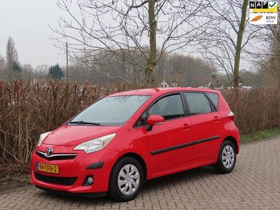 Rood Occasion 2012 Toyota Verso-S MPV | € 8.950 (Eerlijke prijs)