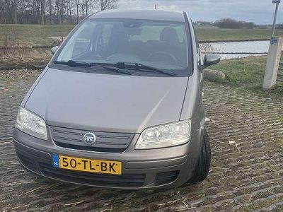 Occasion Fiat Idea Dynamic 95 PK (69 kW) 2006 Grijs MPV
