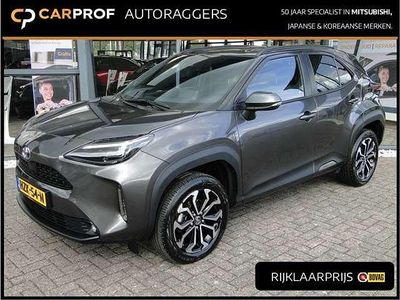 Grijs Occasion 2023 Toyota Yaris Hybrid Sedan | € 26.945 (Iets duurder)