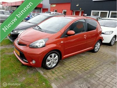 tweedehands Toyota Aygo 1.0 VVT-i Dynamic Orange