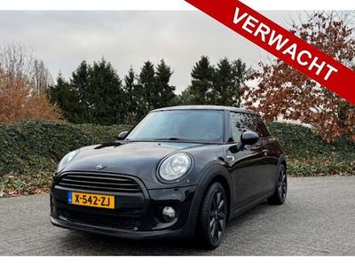Zwart (metallic) Gebruikt 2017 Mini ONE Chili Hatchback | € 12.950 (Eerlijke prijs)