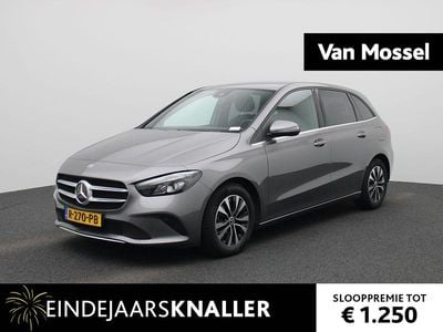 Grijs Gebruikt 2022 Mercedes B180 Business MPV | € 26.400 (Goede deal)