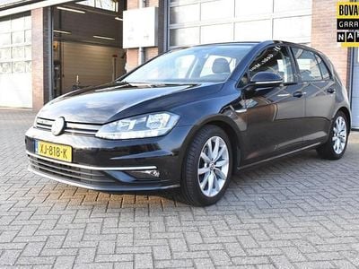 Zwart Occasion 2019 VW Golf VII Highline Hatchback | € 15.250 (Goede deal)