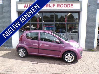 Paars, metallic lak Gebruikt 2012 Peugeot 107 Hatchback | € 5.999 (Eerlijke prijs)