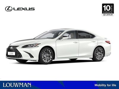 Sonic white (wit metallic) Nieuw 2025 Lexus ES300H President Line Sedan | € 74.995