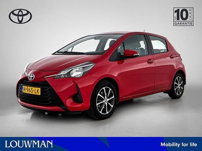 Rood (metallic) Occasion 2020 Toyota Yaris Connect Style Hatchback | € 12.950 (Eerlijke prijs)